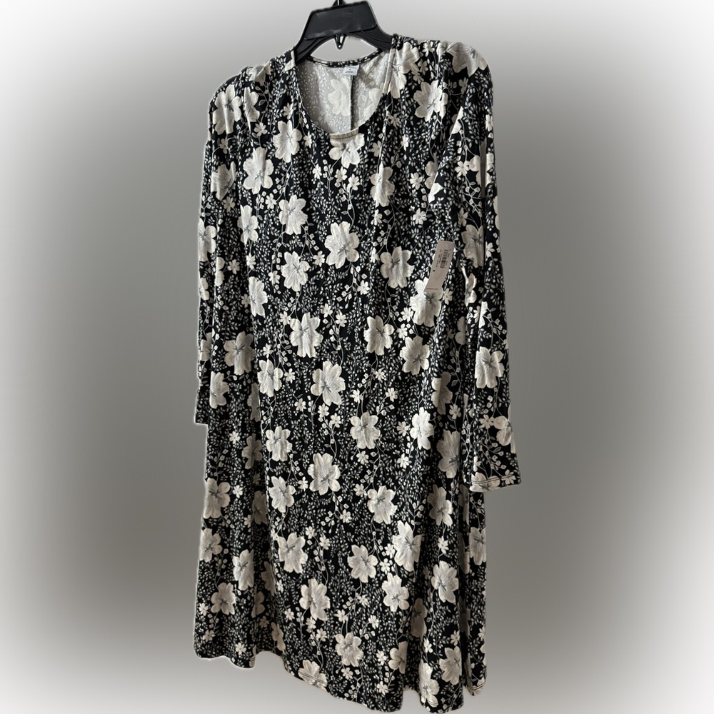 Old Navy Black and White Floral Long Sleeve Dress